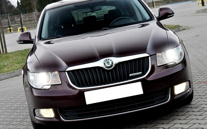 Skoda Superb cena 29900 przebieg: 240000, rok produkcji 2011 z Złotów małe 379
